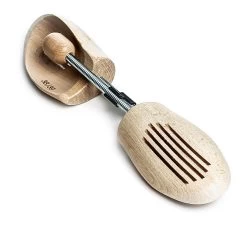 Schuhformer Forma In Braun -Modeschuh Geschäft collonil schuhformer forma in braun 2