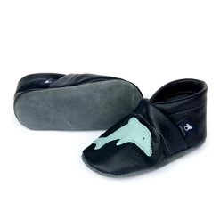 Hausschuhe / Lederpuschen Mit Delfin In Blau / Hellblau -Modeschuh Geschäft pantau its a small world hausschuhe lederpuschen mit delfin in blau hellblau 2